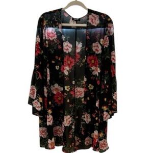 Torrid Beautiful Floral Kimono Like Jacket in Excellent Condition